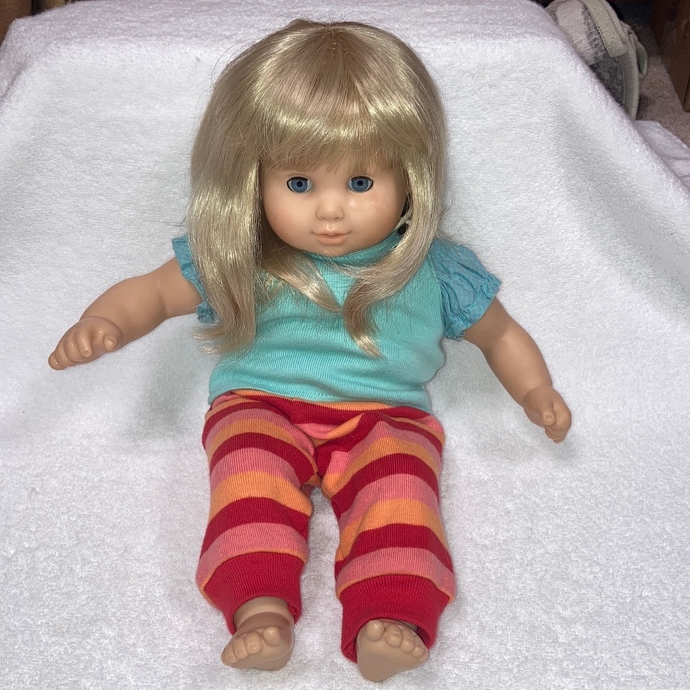 Retired American girl itty baby long blonde hair - Picture 1 of 11